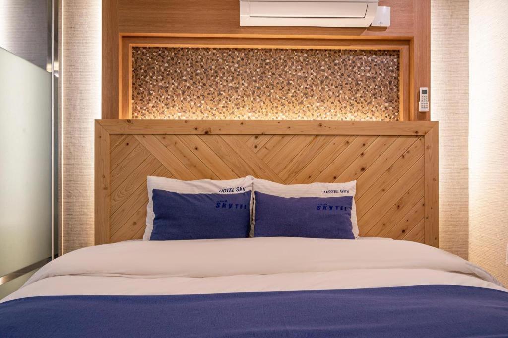 Sky Hotel Changwon Bagian luar foto